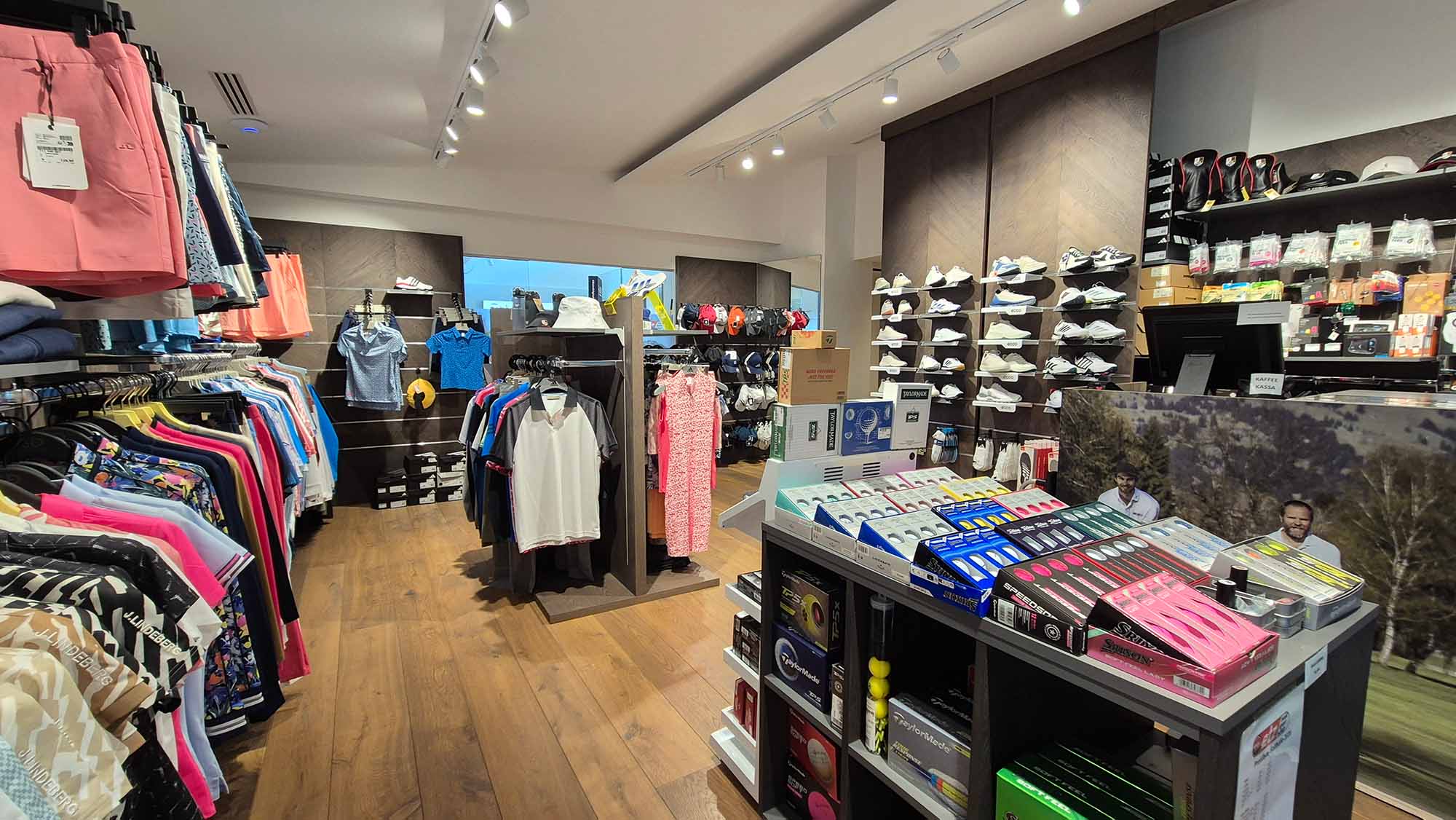Pro Shop am Schwarzsee von innen